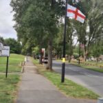 Britterna hissar sina flaggor: Nu får det vara nog!