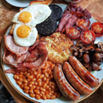 Brittisk far gripen av polis för att ha sagt ”Vi älskar bacon”